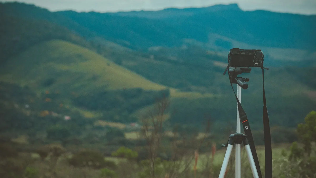 Camera on a tripod above a mountain valley at twilight – carbon fiber vs aluminum tripod